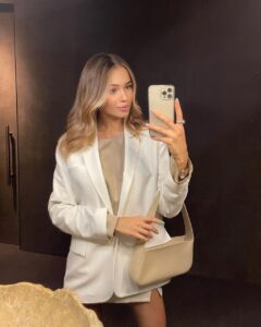 VIP-индивидуалка Светлинна в городе Москва