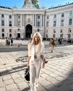 Эскортница з красивой грудью 
 Лея от today-escort.com