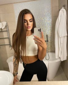 Эскортница з красивой грудью 
 Карди ТОП в Москве